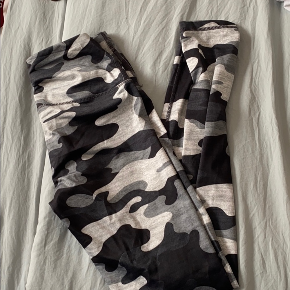 camo reebok leggings